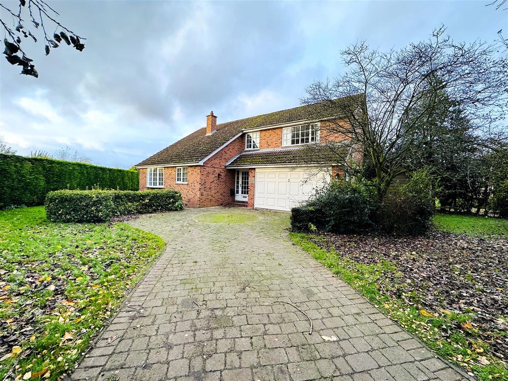 3 bed detached house for sale in Mason Drive, Hook, Goole DN14, £