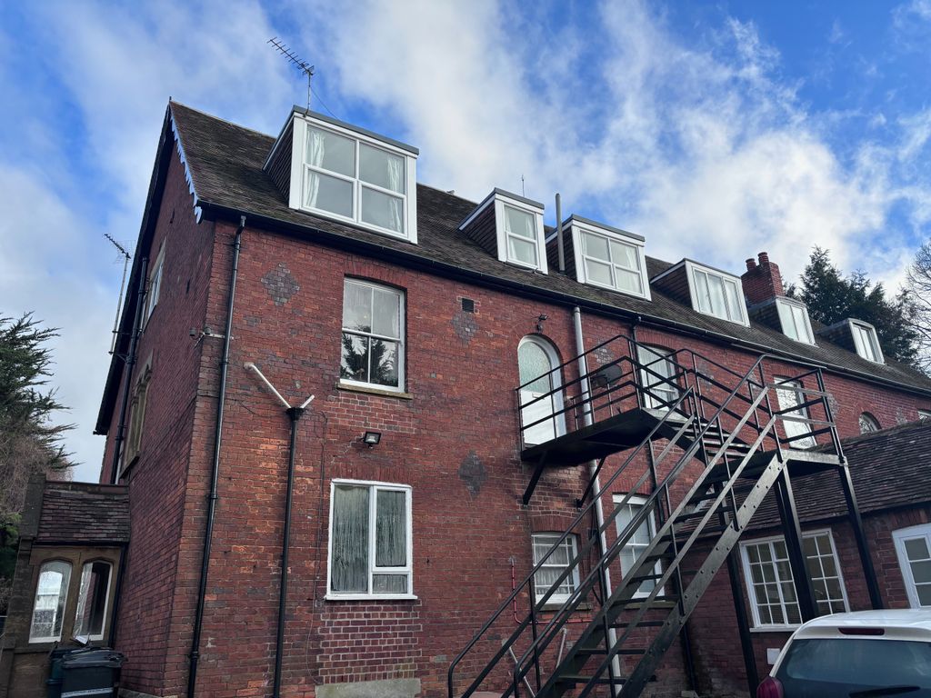 3 bed flat to rent in The Park, Yeovil BA20, £925 pcm Zoopla