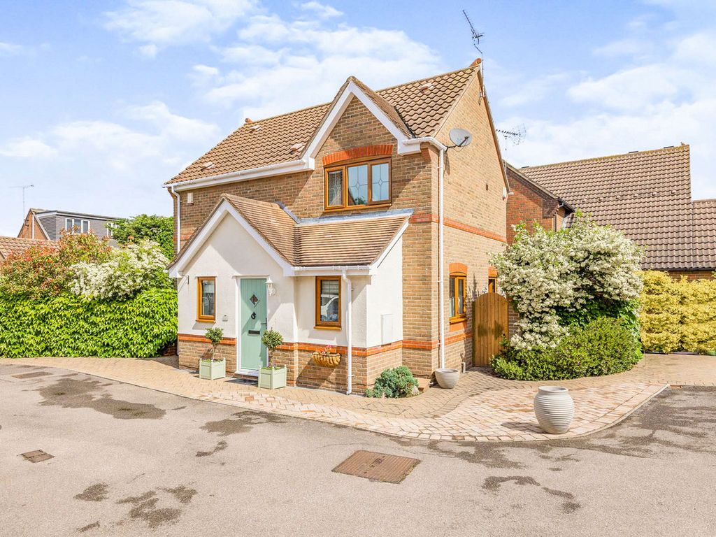 3 bed detached house for sale in Lindsey Court, Rayleigh SS6 Zoopla