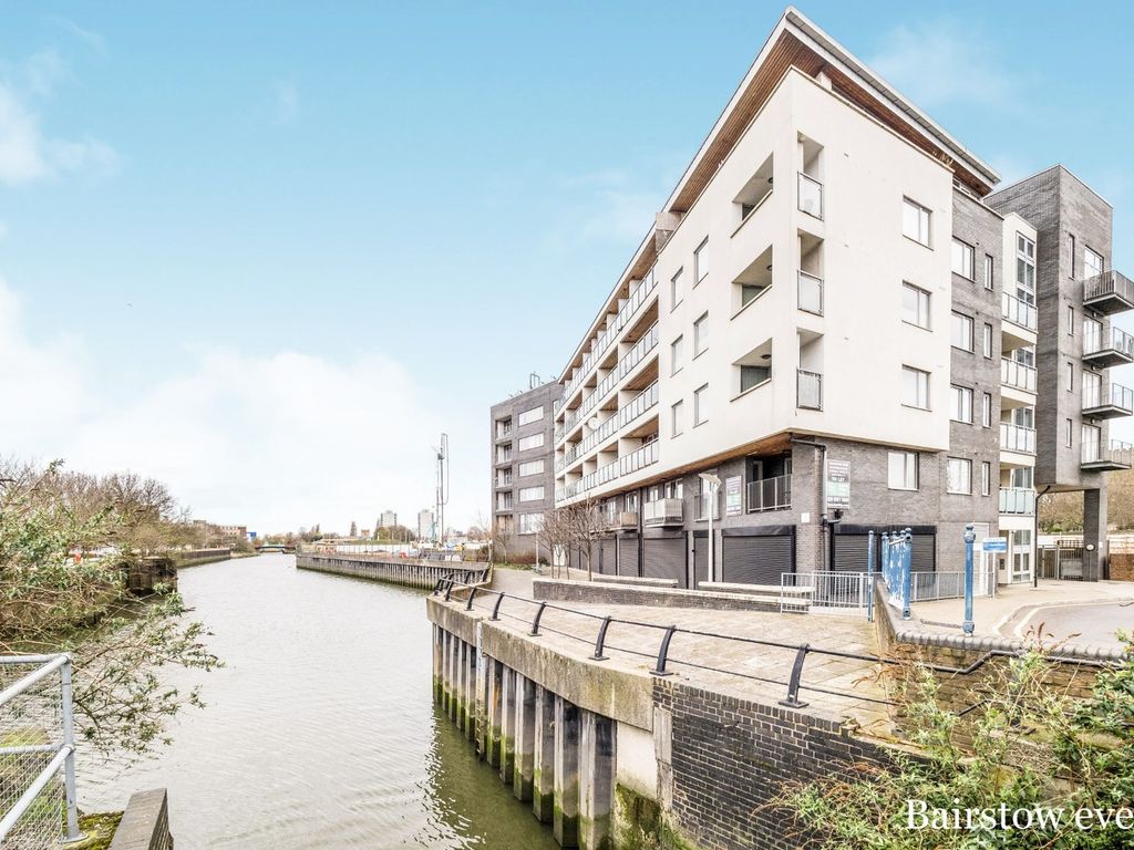 1 bed flat for sale in Benedicts Wharf, Highbridge Road, Barking, Essex IG11, £220,000 Zoopla