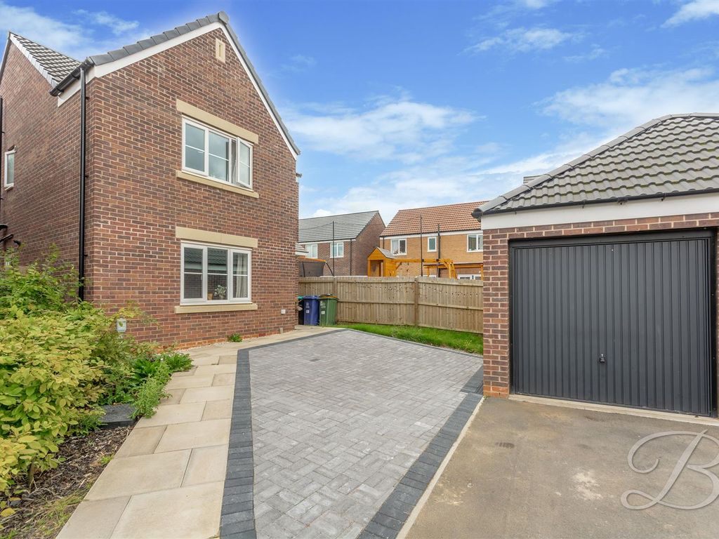 3 bed detached house for sale in Camelot Court, Mansfield NG19, £