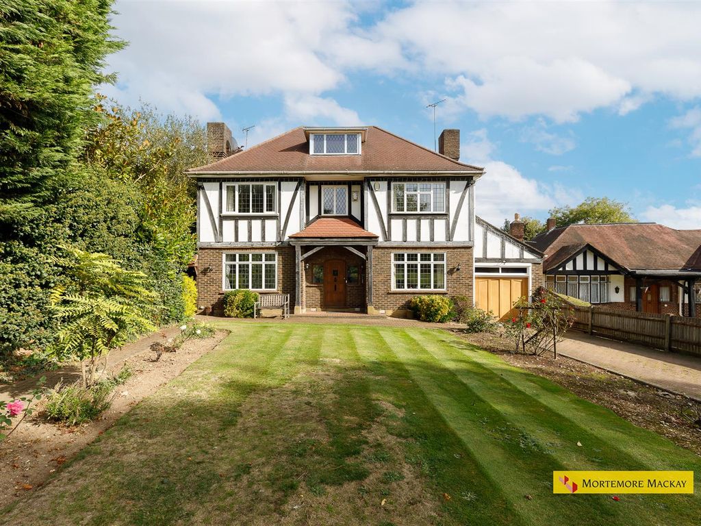 4 bed detached house for sale in Ringmer Place, London N21, £1,850,000