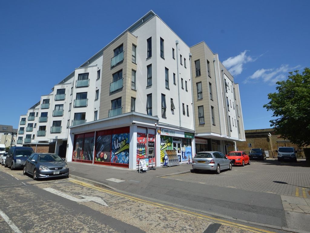 1 bed flat to rent in Victory Park Road, Addlestone KT15 Zoopla