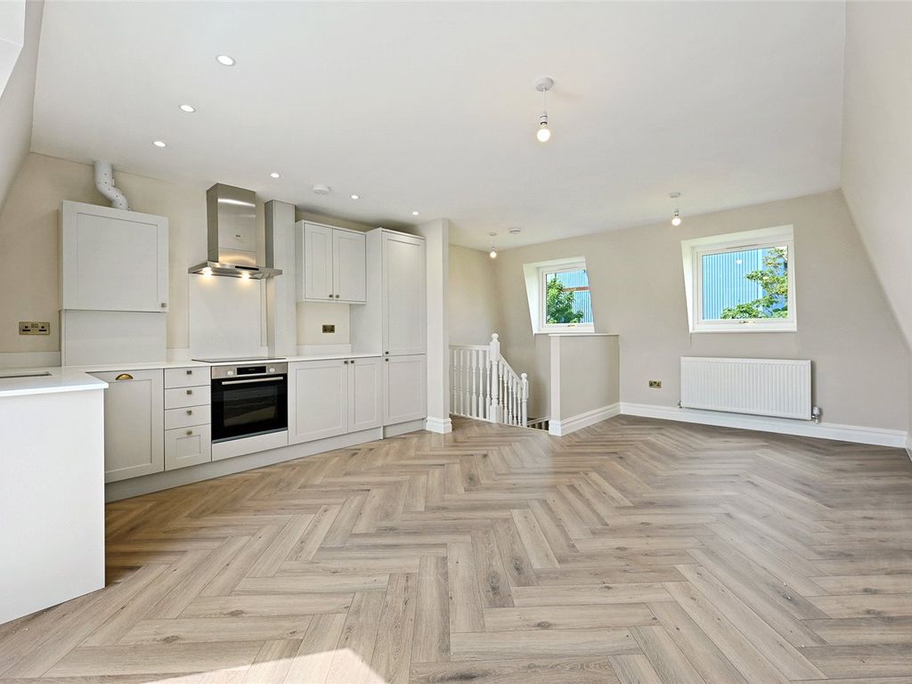 2 bed flat for sale in Ellerslie Road, Shepherd's Bush, London W12, £