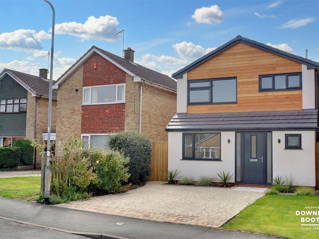 3 bed detached house for sale in Fortescue Lane, Rugeley WS15, £280,000