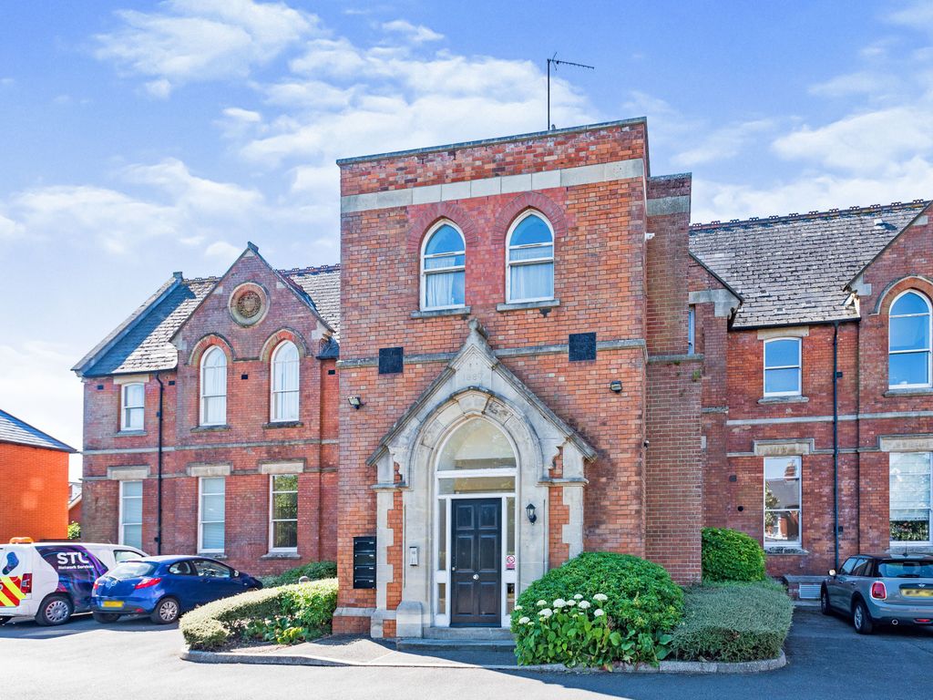 1 bed flat for sale in Victoria House, Okus Road, Swindon, Wiltshire