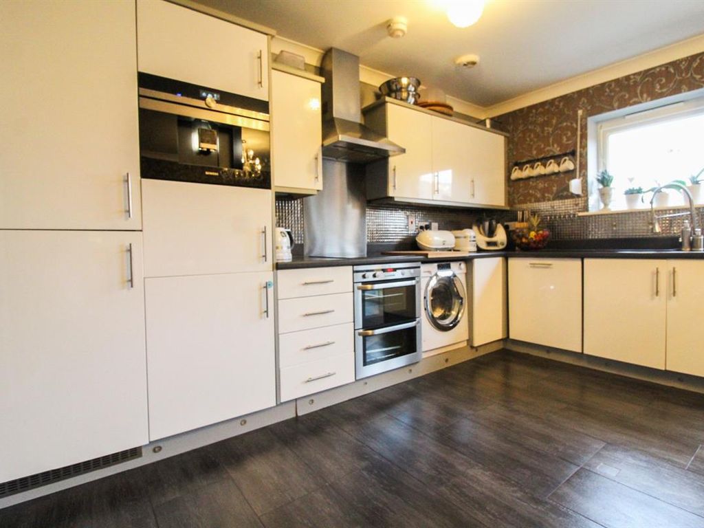 4 bed terraced house to rent in Academy Way, Becontree, Dagenham RM8 Zoopla