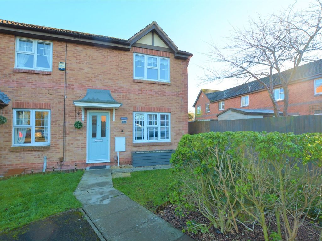 3 bed end terrace house for sale in Kestrel Gardens, Quedgeley