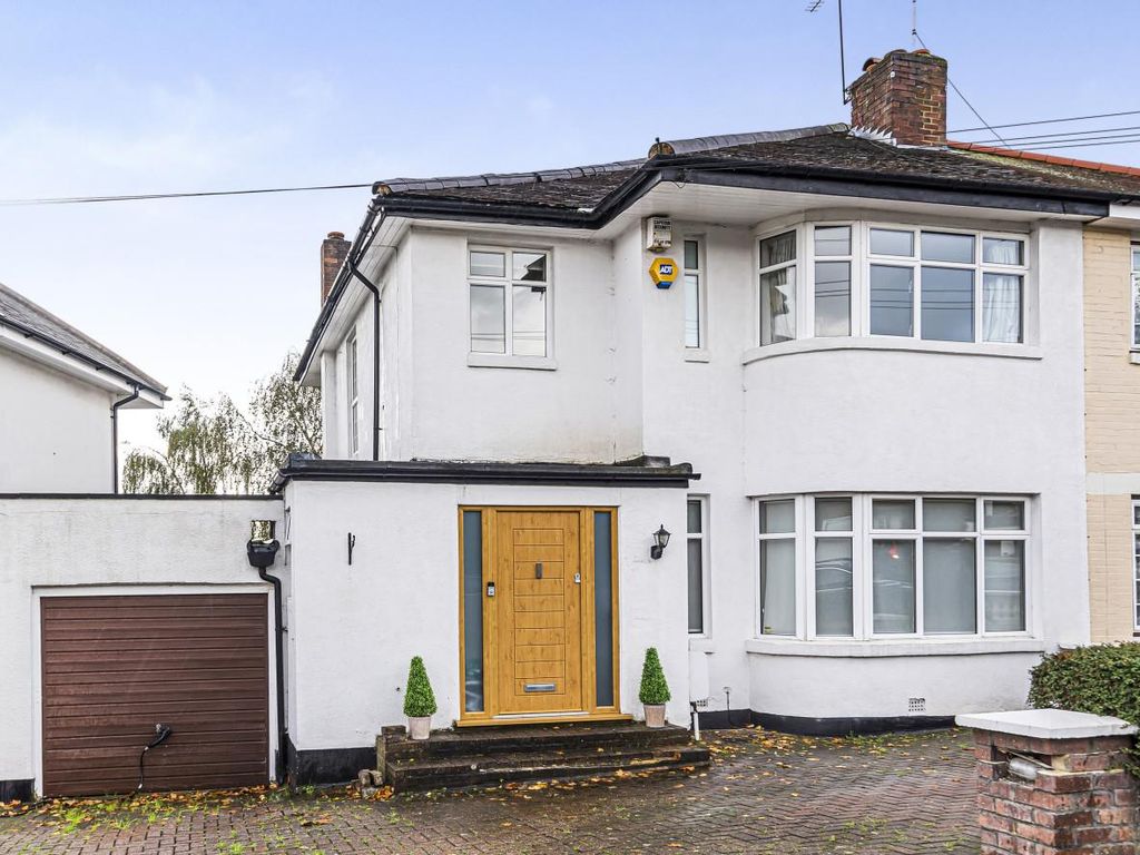 St James Avenue London N20  