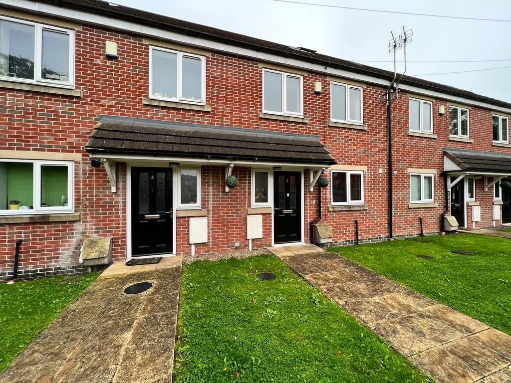 4 bed terraced house to rent in Bridge Close, SuttonInAshfield NG17