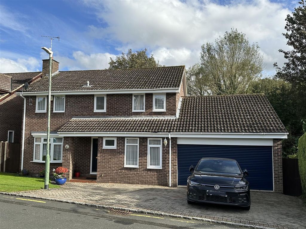 4 bed detached house for sale in Lombardy Drive, Maidstone ME14, £