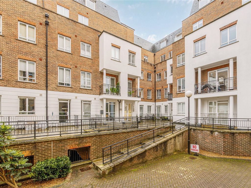 1 bed flat for sale in Devonhurst Place, Heathfield Terrace, London W4