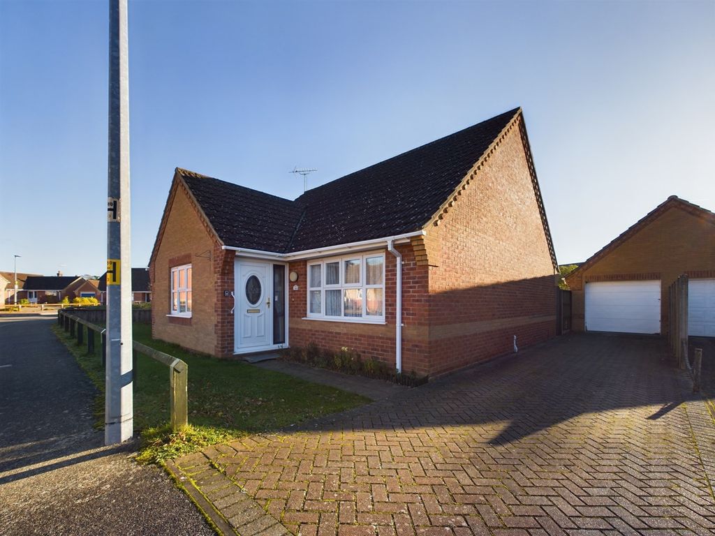 2 bed bungalow for sale in Greenwich Close, Downham Market PE38, £