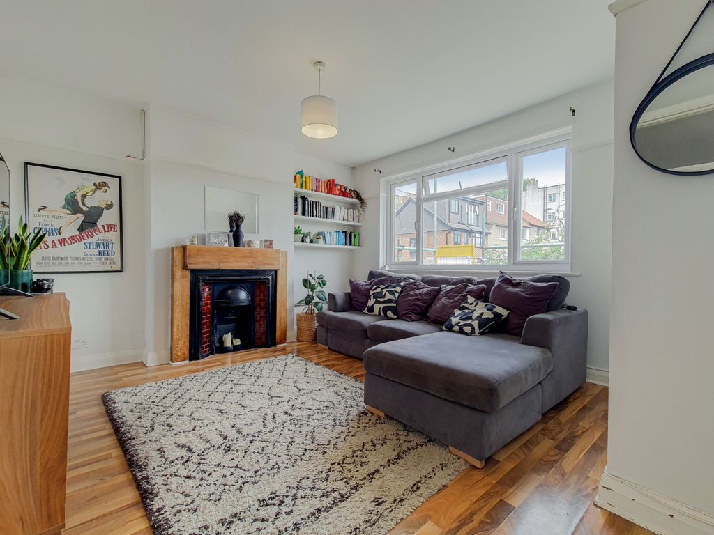 2 bed flat to rent in Patterson Court, Patterson Road, Crystal Palace