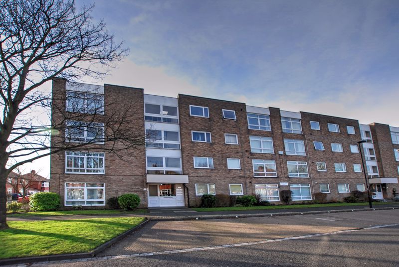 2 bed flat to rent in Hunters Court, Gosforth, Newcastle Upon Tyne NE3