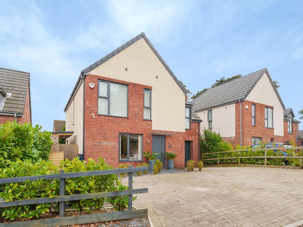 4 bed detached house for sale in Comeytrowe Orchard, Taunton TA1, £