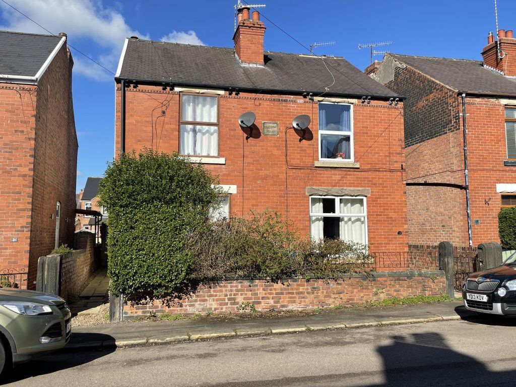 2 bed semidetached house to rent in Heaton Street, Chesterfield S40, £