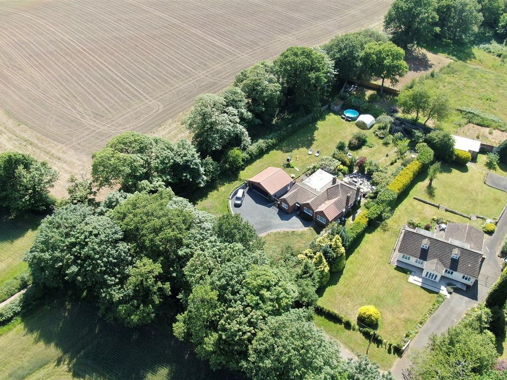 4 bed bungalow for sale in Greenleeves, County Lane, Iverley DY8, £