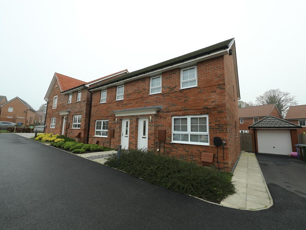 3 bed semidetached house for sale in Pickering Close, Cottingham HU16