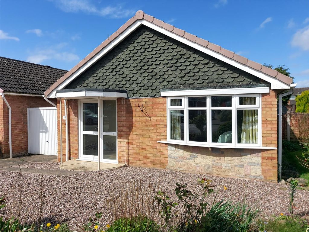 2 bed semidetached bungalow for sale in Oak Apple Close, StourportOn