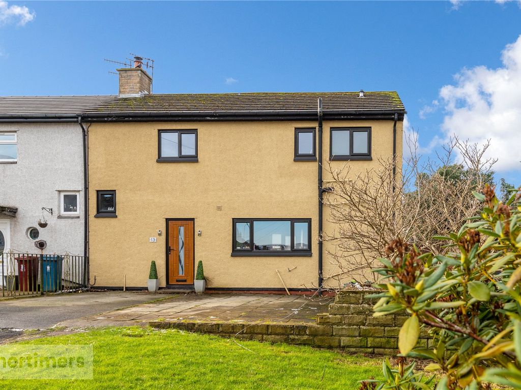 3 bed semidetached house for sale in Billington Gardens, Billington