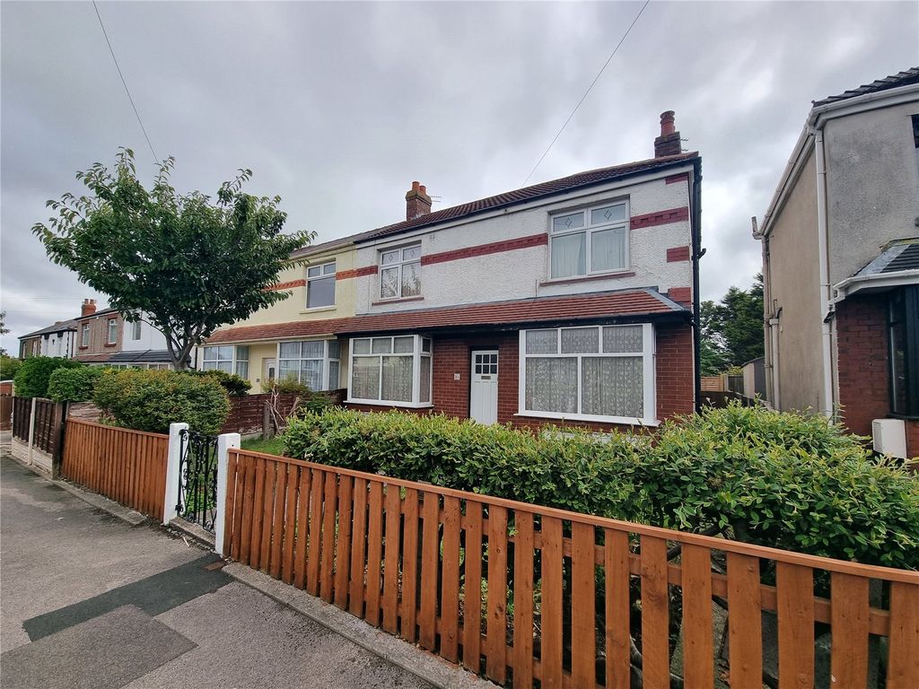 3 bed semidetached house for sale in Rossendale Avenue North, Thornton