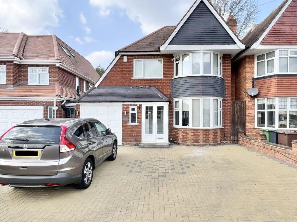 3 bed detached house to rent in Lyndon Road, Solihull B92 Zoopla