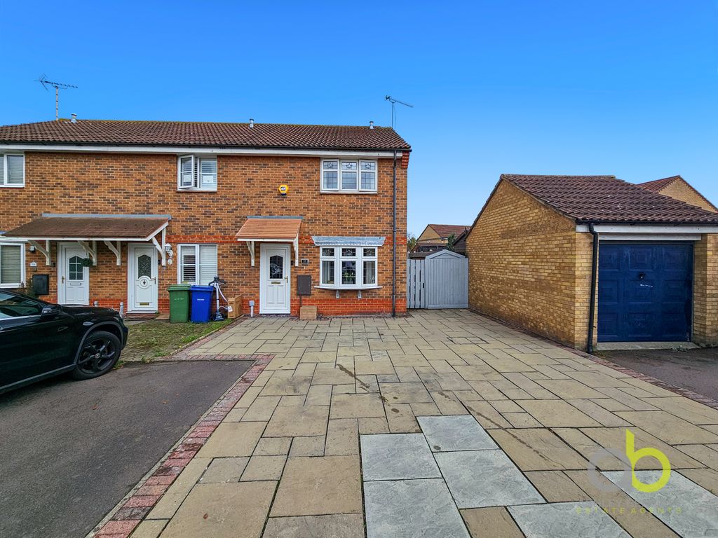 3 bed end terrace house for sale in Chelmer Drive, South Ockendon RM15