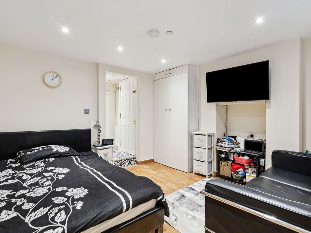 Studio to rent in Essex Road, Islington N1, £1,900 pcm Zoopla
