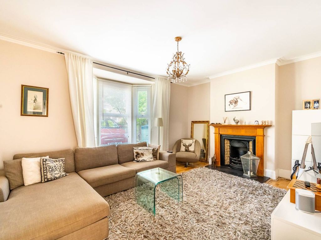4 bed semidetached house to rent in Courthope Villas, Wimbledon