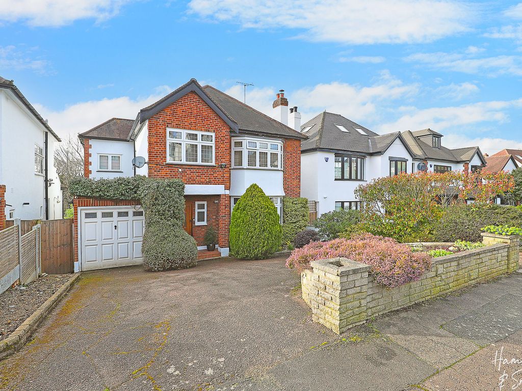 4 bed detached house for sale in Tycehurst Hill, Loughton IG10, £