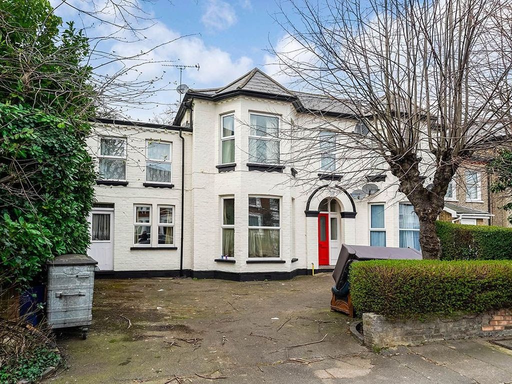 1 bed flat for sale in Norfolk Road, Seven Kings IG3, £150,000 Zoopla