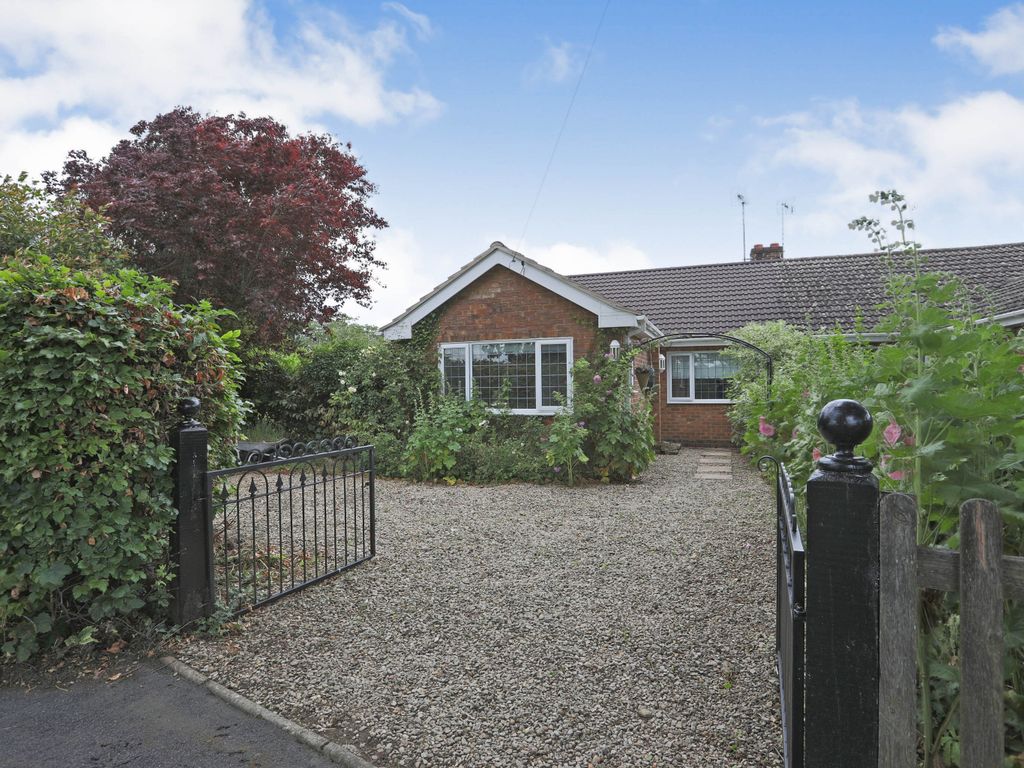 3 bed bungalow for sale in Blackwell Road, Tredington, ShipstonOn