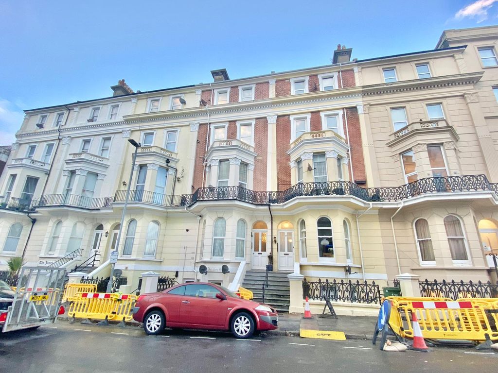 2 bed flat for sale in Jevington Gardens, Eastbourne BN21 Zoopla