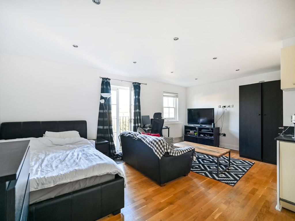 Studio for sale in Bridge Road, Hampton Court, East Molesey KT8, £