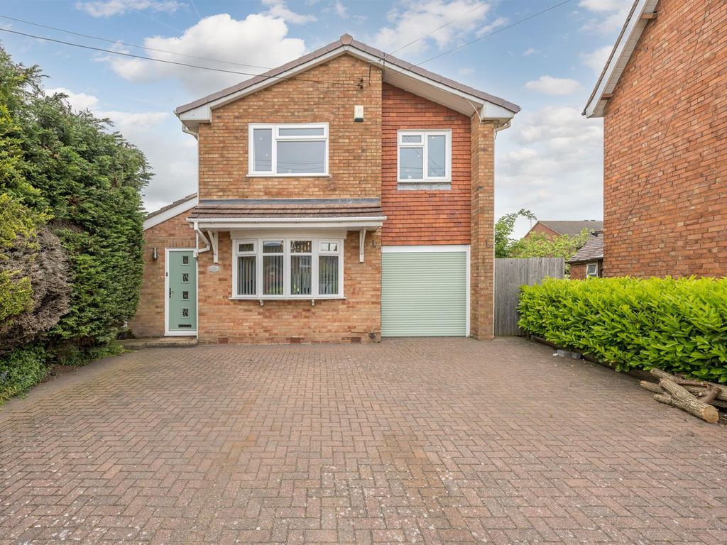 4 bed detached house for sale in Barley Mow Lane, Catshill, Bromsgrove