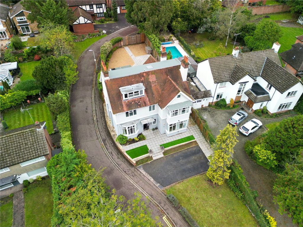 7 bed detached house for sale in 31 Frithwood Avenue, Northwood HA6, £