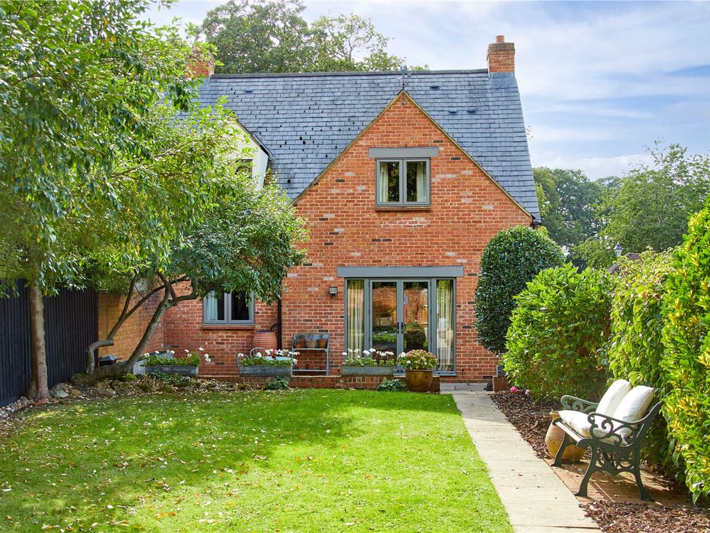 3 bed semidetached house for sale in The Courtyard, Highlands, Lower