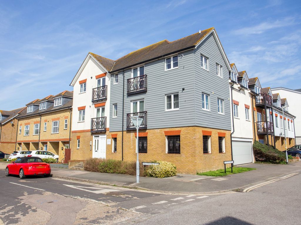 2 bed flat for sale in Westmeads Road, Whitstable CT5 Zoopla