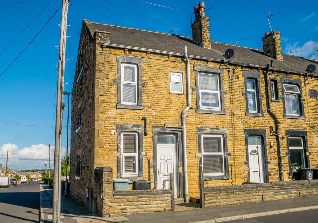 2 bed end terrace house for sale in Clough Street, Morley, Leeds LS27