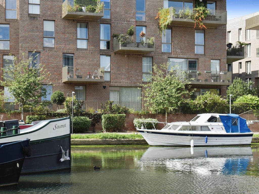 1 bed flat to rent in Durham Wharf Drive, Brentford TW8, £2,500 pcm