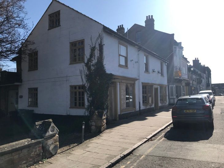 Commercial property for sale in 142143 High Street, Huntingdon