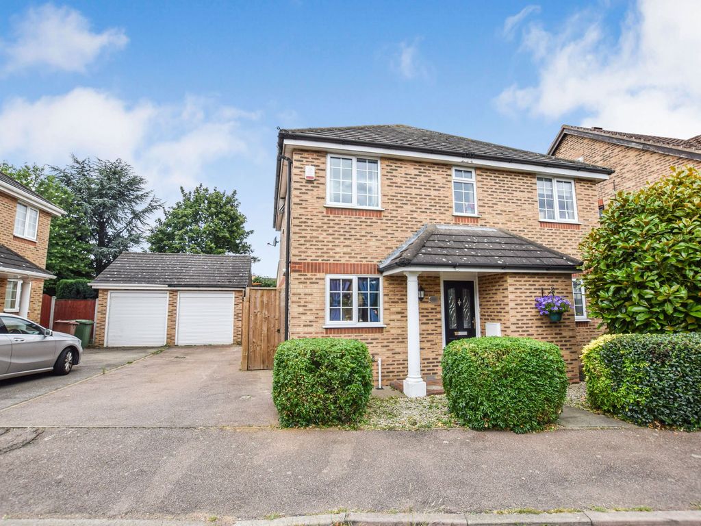 5 bed detached house for sale in Hemley Road, Orsett RM16, £600,000
