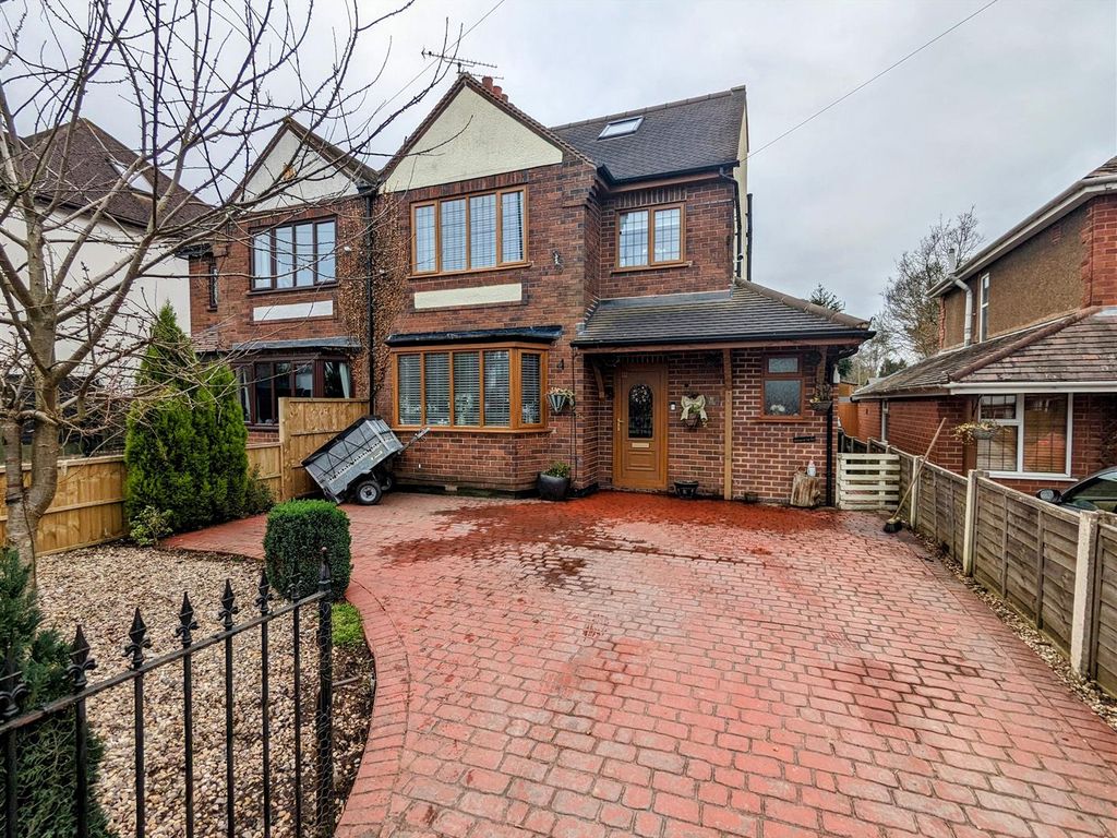 4 bed semidetached house for sale in Lutterworth Road, Nuneaton CV11