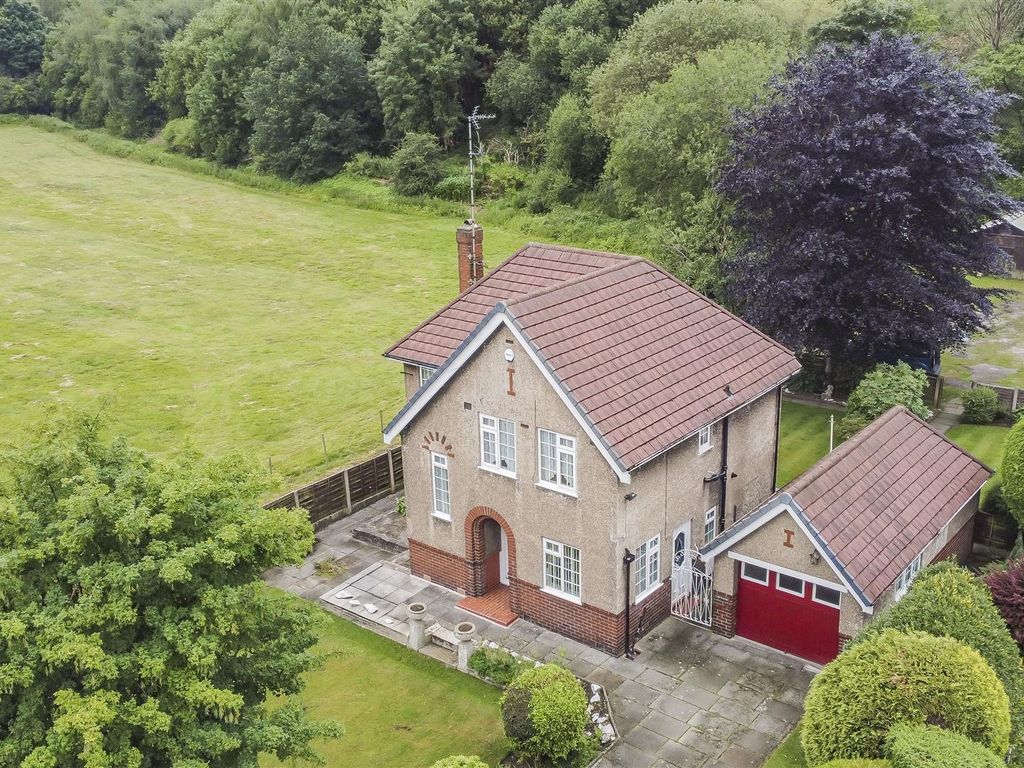 3 bed equestrian property for sale in Greylands Farm, Lumns Lane