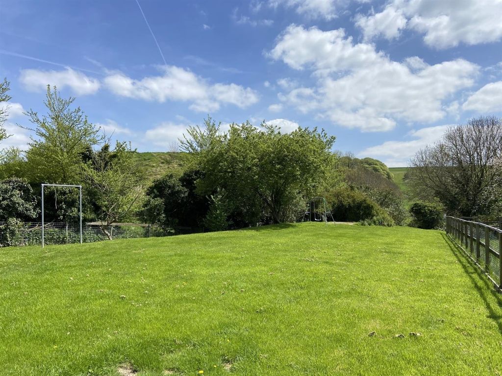 3 bed semidetached house to rent in Kingstone Winslow, Swindon SN6