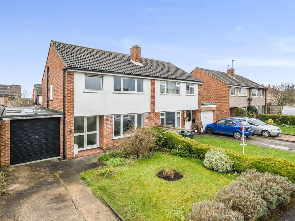 3 bed semidetached house for sale in Heatherdene, Tadcaster, North