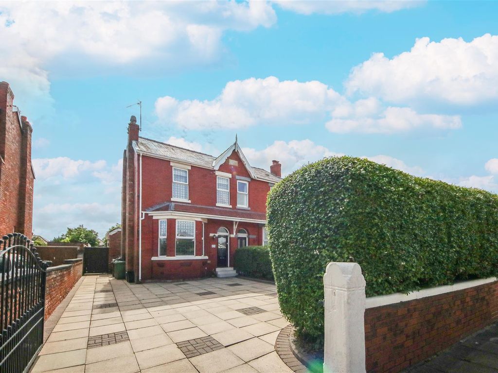 4 bed semidetached house for sale in Liverpool Road, Southport PR8, £