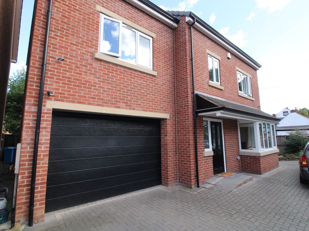 5 bed detached house to rent in Johnson Lane, Ecclesfield, Sheffield