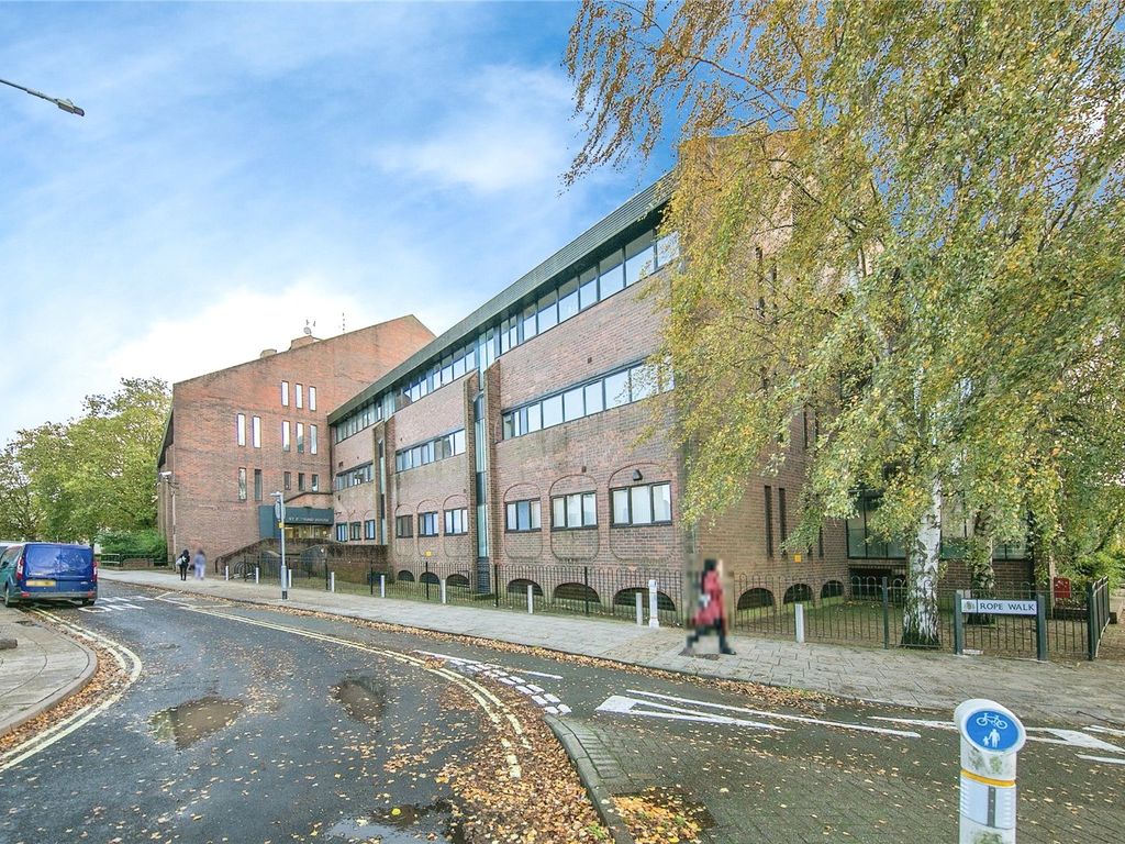 2 bed flat for sale in Rope Walk, Ipswich, Suffolk IP4, £170,000 Zoopla